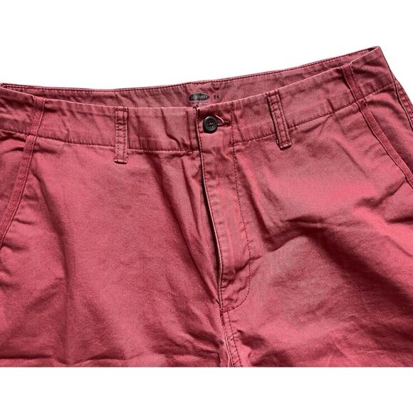 Mens Old Navy Straight Lived-In Khaki Non-Stretch Shorts in Red Sumac - Sz 36 - Picture 6 of 7